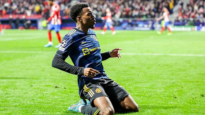 Anthony Elanga scores for Man United at Atletico Madrid